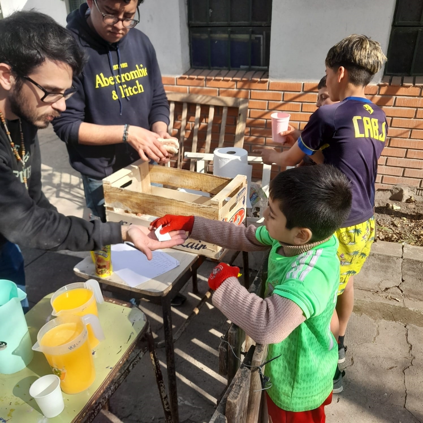 Juegos, sorpresas y regalos para los niños en su día 