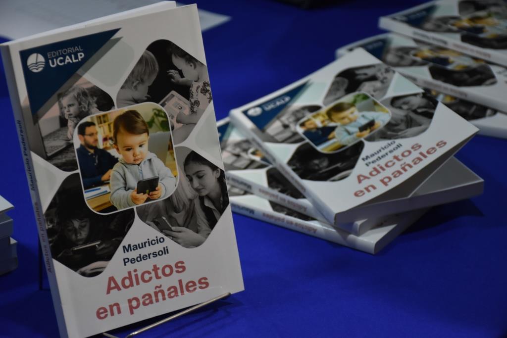 Se presentó el nuevo libro de la Editorial UCALP: “Adictos en pañales”