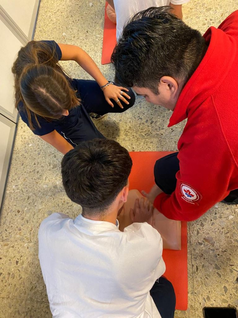 Alumnos de una Escuela de City Bell recibieron una nueva capacitación en RCP