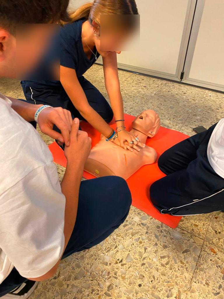 Alumnos de una Escuela de City Bell recibieron una nueva capacitación en RCP