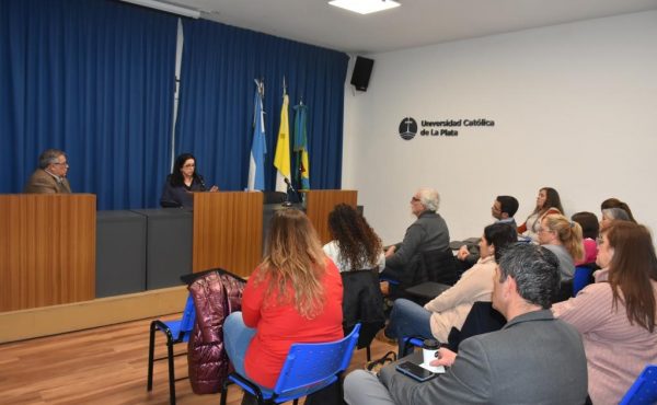 Conferencia sobre ESI para docentes de colegios UCALP