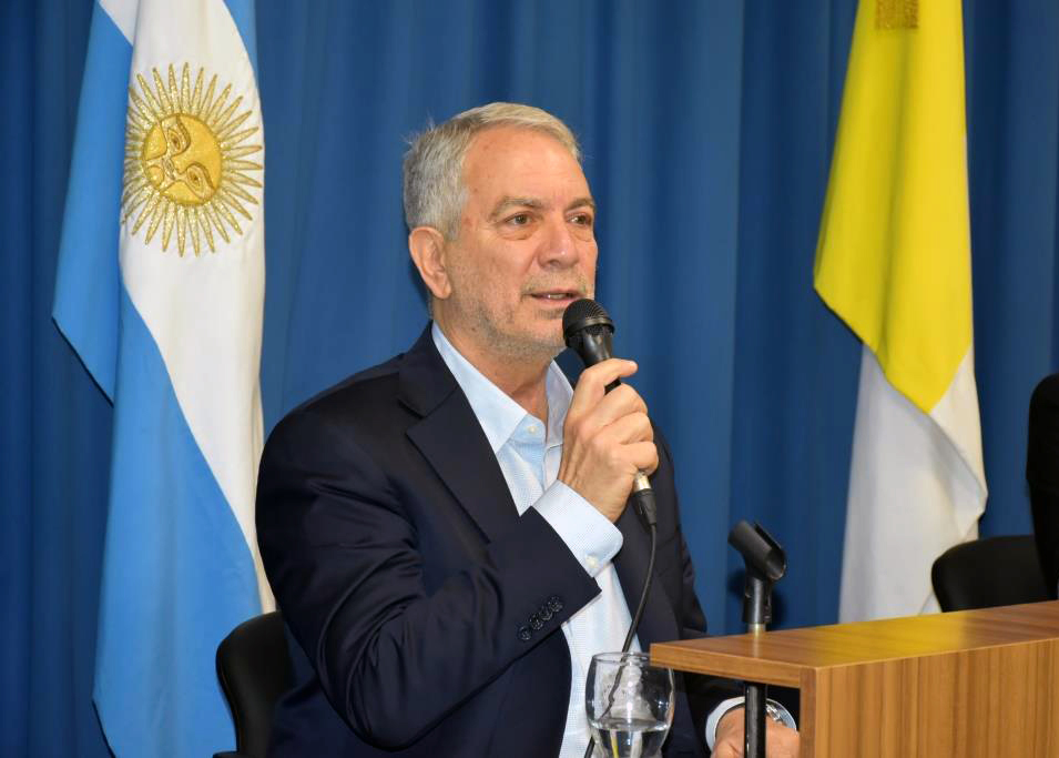 El intendente Alak disertó en la UCALP