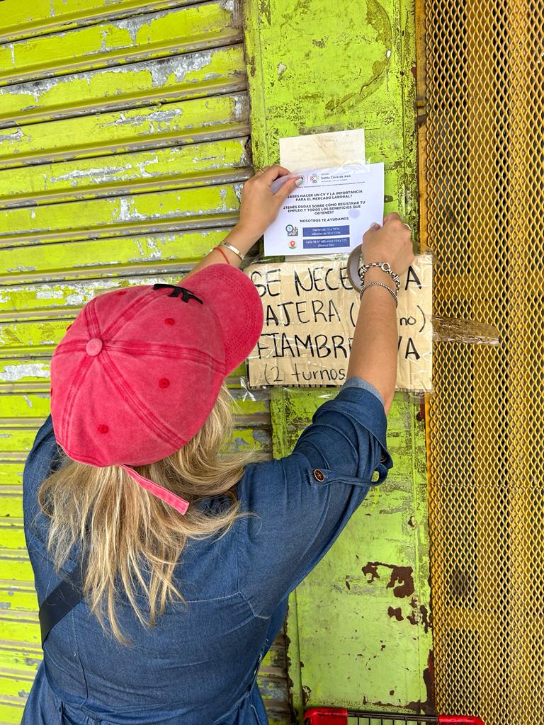 Prof. Micaela Fragasso informando del Programa