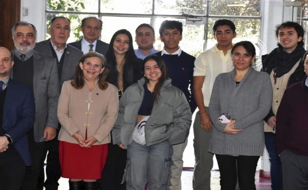 ¡Bienvenidos! Estudiantes de distintos países en un intercambio con la UCALP