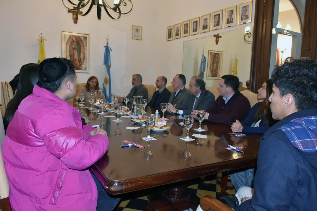 ¡Bienvenidos! Estudiantes de distintos países en un intercambio con la UCALP