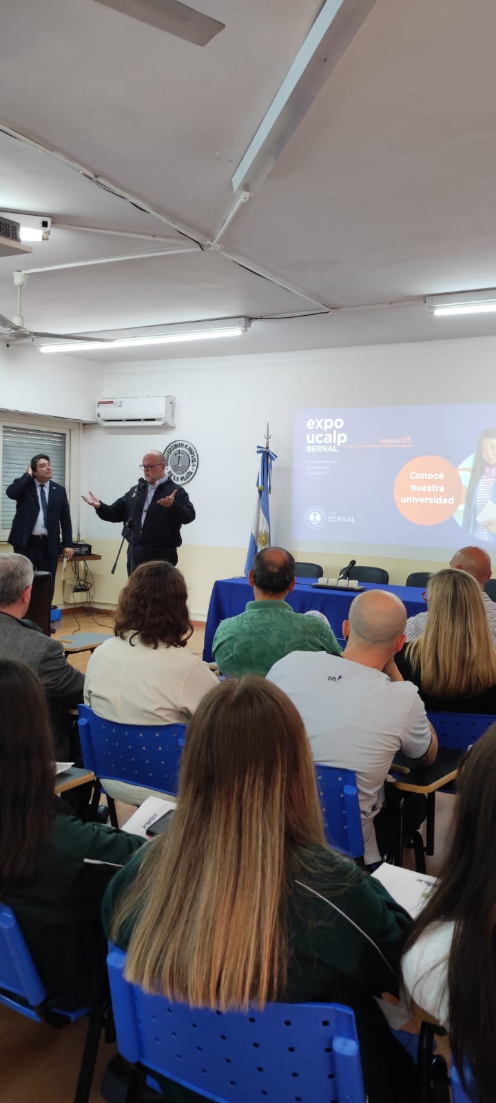 Concurrida Expo UCALP en Bernal para conocer las carreras 