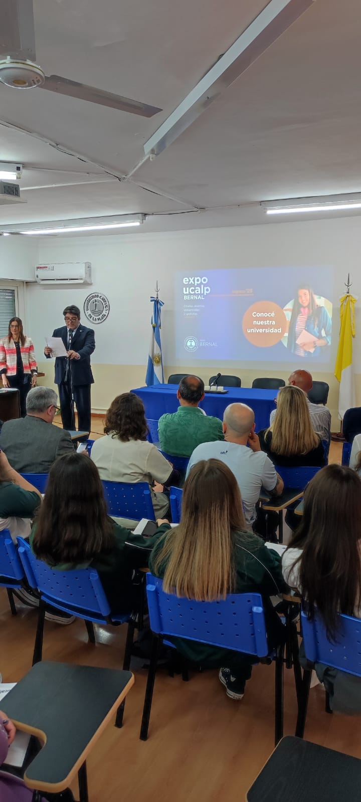 Concurrida Expo UCALP en Bernal para conocer las carreras 