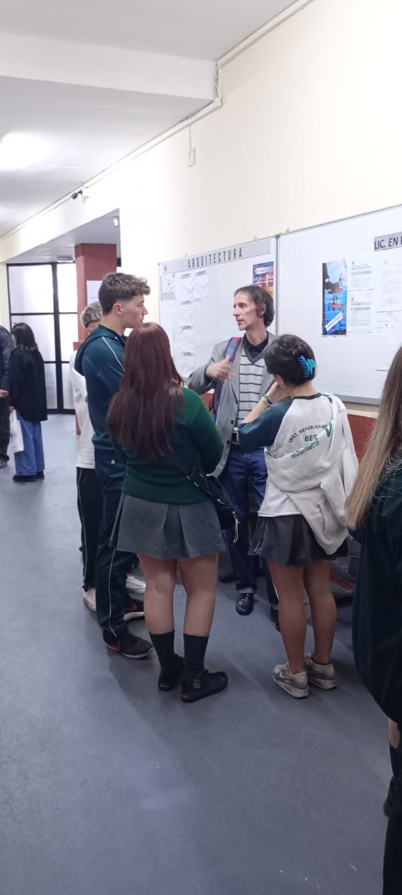 Concurrida Expo UCALP en Bernal para conocer las carreras 