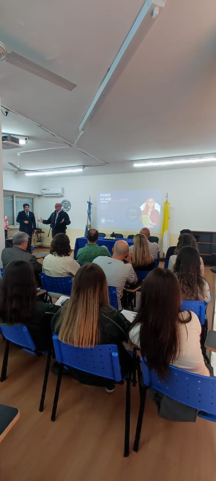 Concurrida Expo UCALP en Bernal para conocer las carreras 