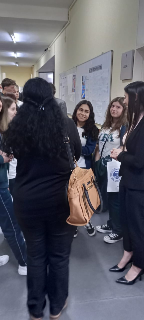 Concurrida Expo UCALP en Bernal para conocer las carreras 