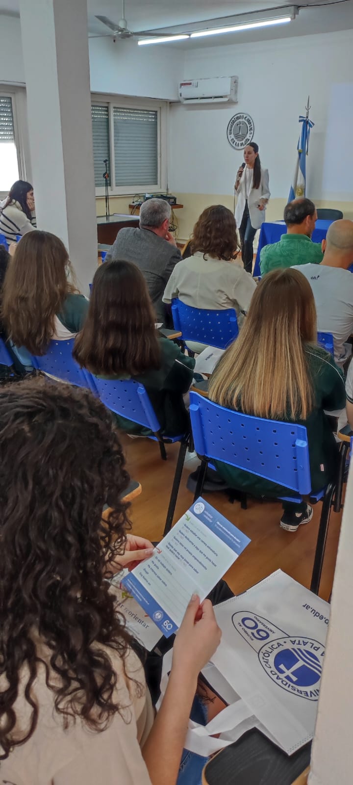 Concurrida Expo UCALP en Bernal para conocer las carreras 