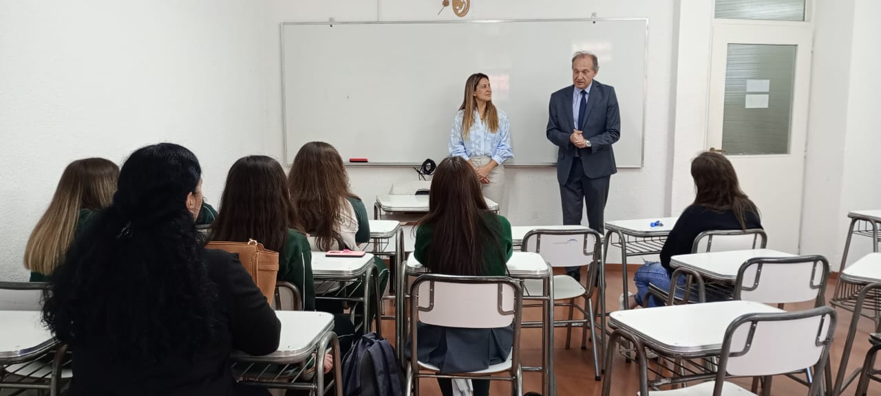 Concurrida Expo UCALP en Bernal para conocer las carreras 