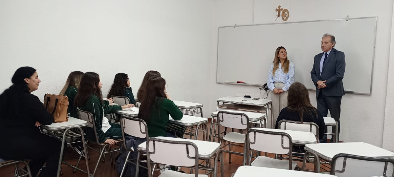 Concurrida Expo UCALP en Bernal para conocer las carreras 