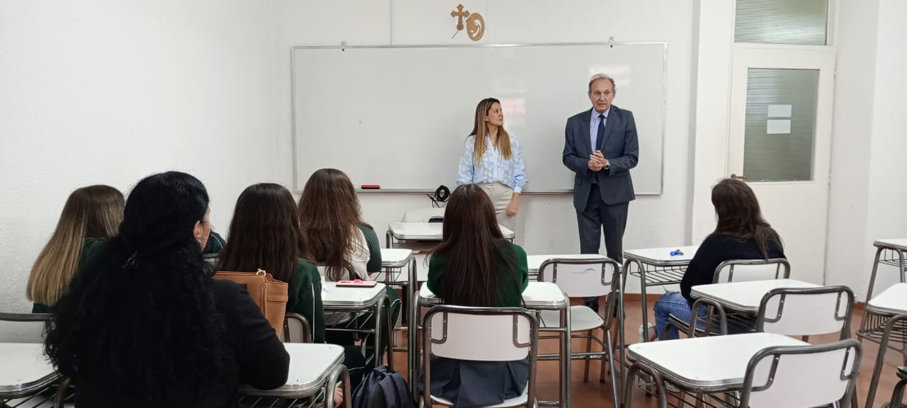 Concurrida Expo UCALP en Bernal para conocer las carreras 