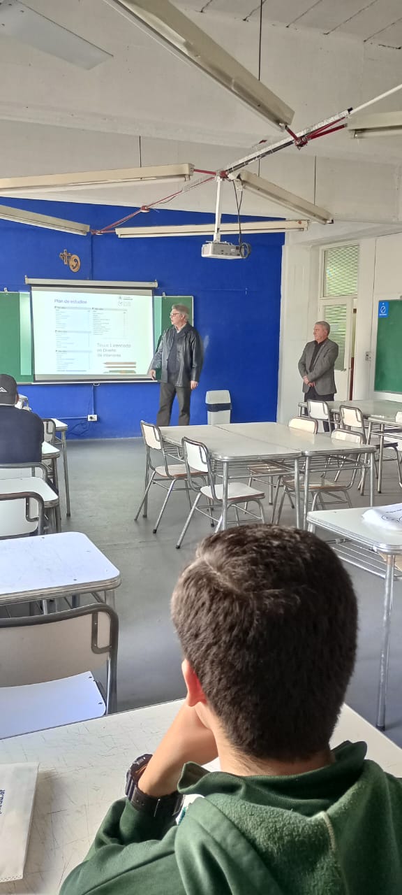 Concurrida Expo UCALP en Bernal para conocer las carreras 