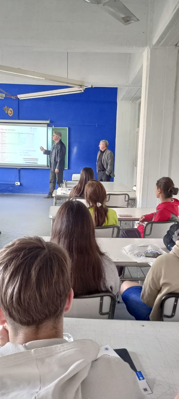 Concurrida Expo UCALP en Bernal para conocer las carreras 