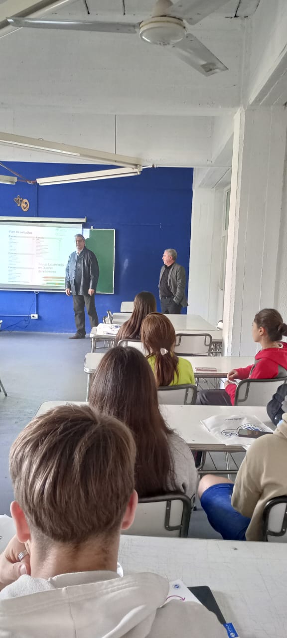 Concurrida Expo UCALP en Bernal para conocer las carreras 