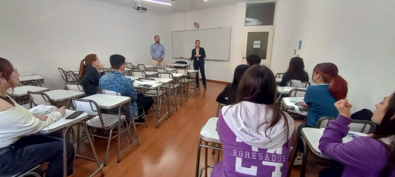 Concurrida Expo UCALP en Bernal para conocer las carreras 