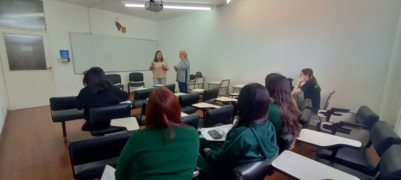 Concurrida Expo UCALP en Bernal para conocer las carreras 