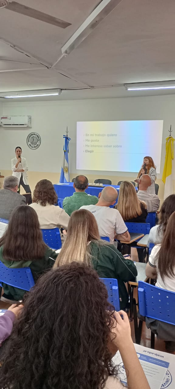 Concurrida Expo UCALP en Bernal para conocer las carreras 