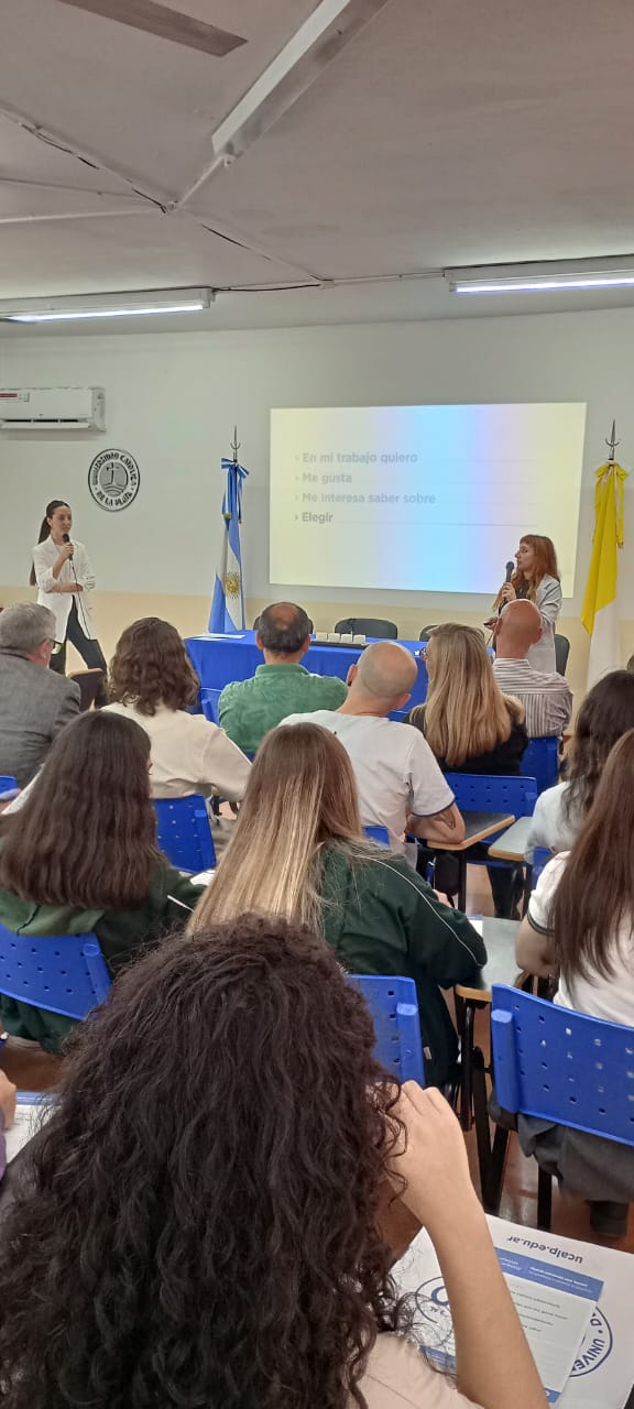 Concurrida Expo UCALP en Bernal para conocer las carreras 