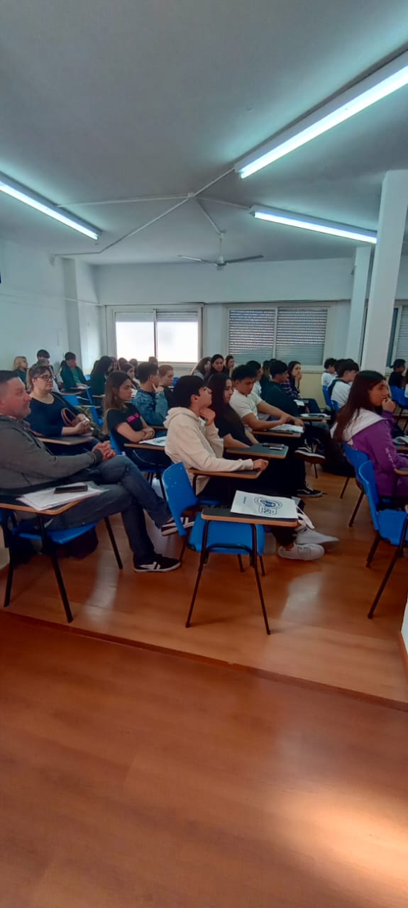 Concurrida Expo UCALP en Bernal para conocer las carreras 