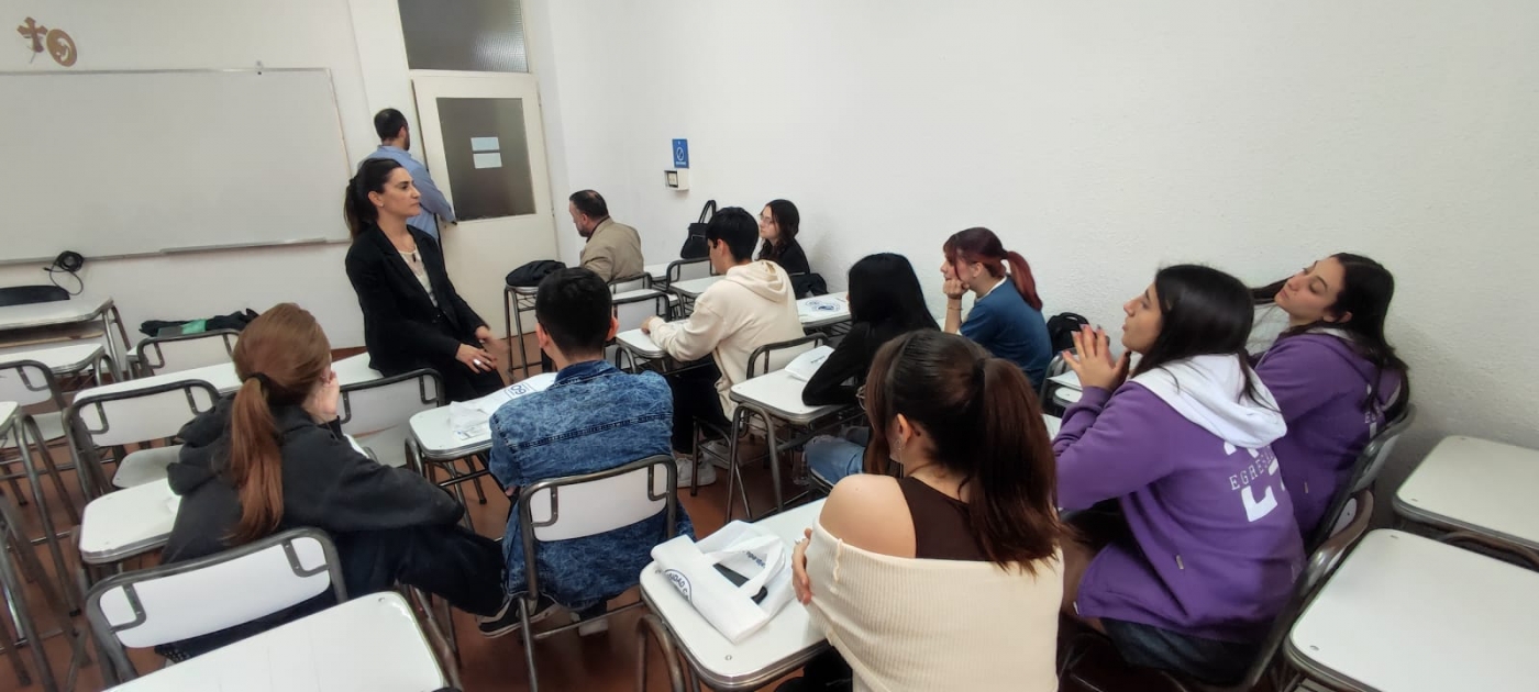 Concurrida Expo UCALP en Bernal para conocer las carreras 