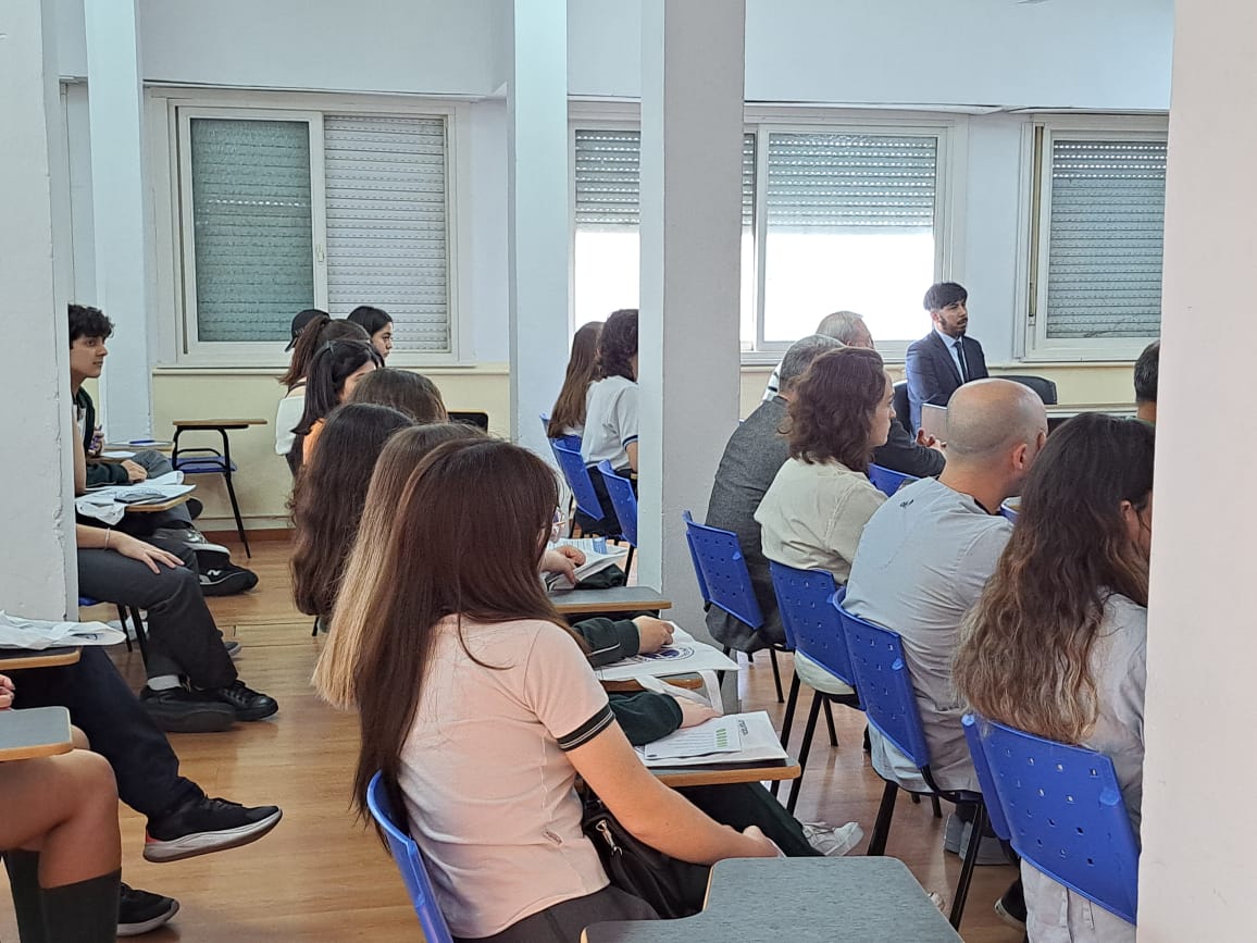 Concurrida Expo UCALP en Bernal para conocer las carreras 