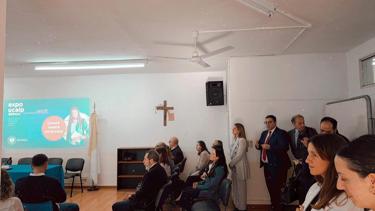 Concurrida Expo UCALP en Bernal para conocer las carreras 