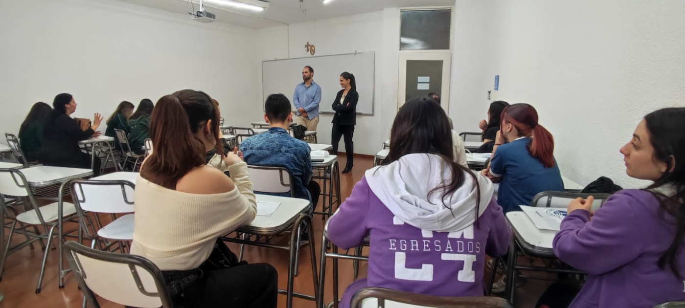 Concurrida Expo UCALP en Bernal para conocer las carreras 