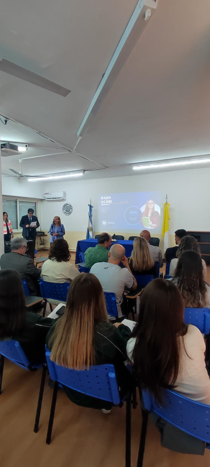 Concurrida Expo UCALP en Bernal para conocer las carreras 