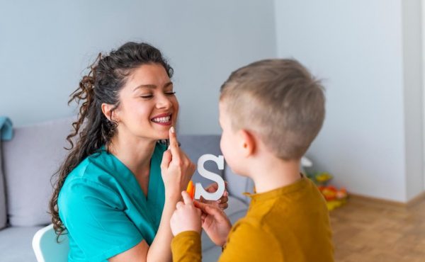 Convenio entre la UCALP y la Asociación Argentina de Ortopedia Funcional de los Maxilares