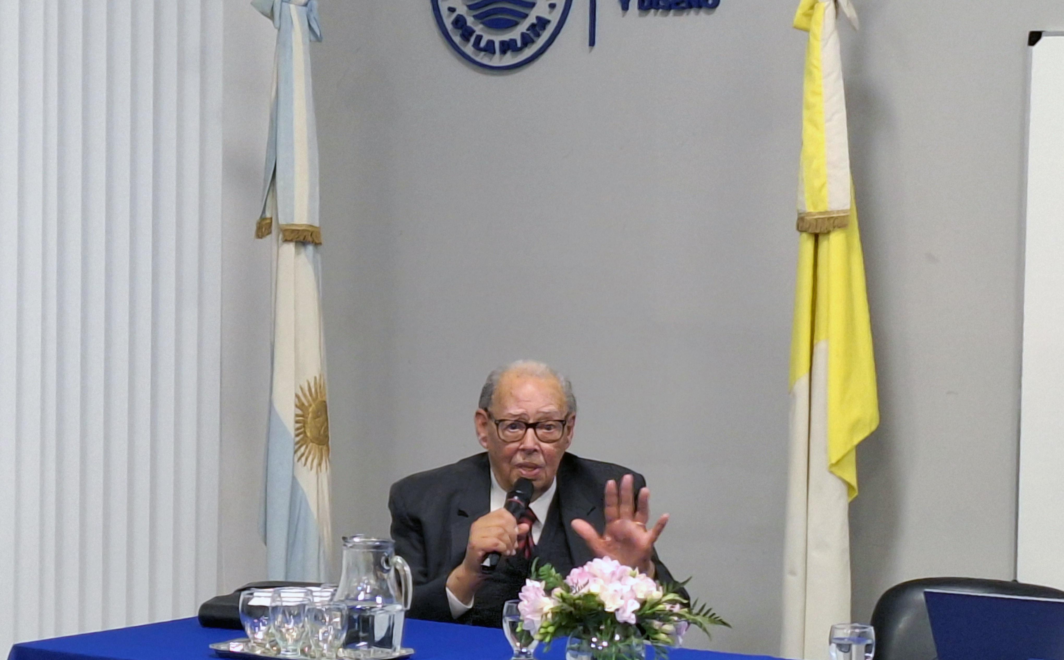 El Arte y Arquitectura Religiosa convocó a expertos de distintos cultos en la UCALP (1)