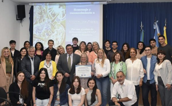 Reconocimiento a docente UCALP: “Uno aprende de aquel a quien enseña”