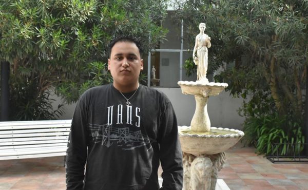Estudiante de intercambio de Chile explora culturas y religiones en la UCALP