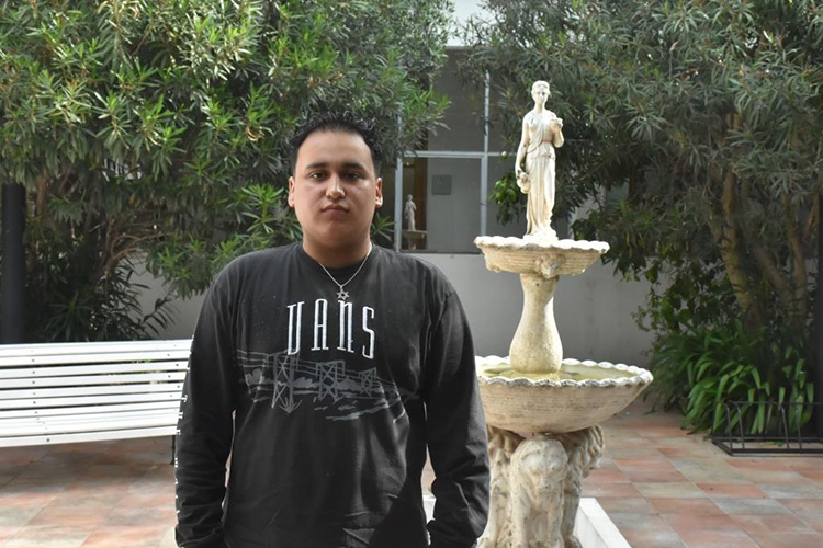 Estudiante de intercambio de Chile explora culturas y religiones en la UCALP