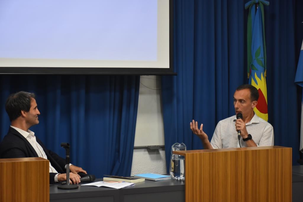 Hugo Alconada Mon presentó su libro en la UCALP