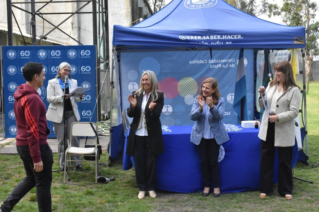 La UCALP reconoció y premió a sus alumnos destacados