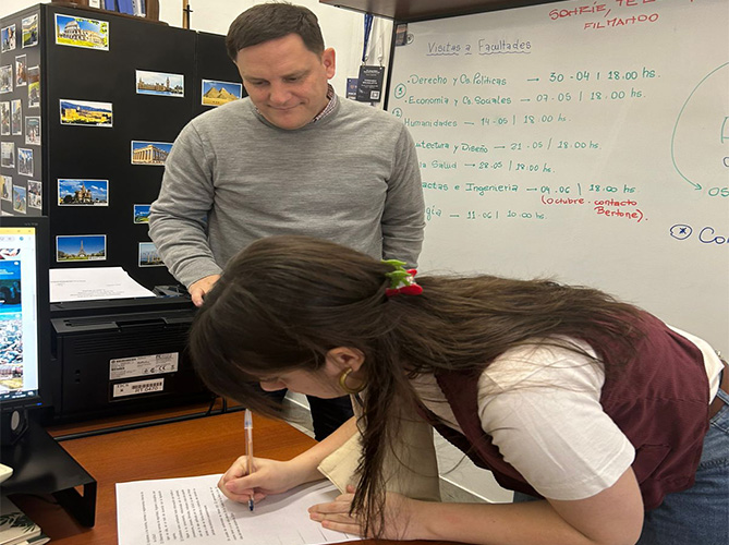 Alumna se incorpora como pasante en la Unidad de Relaciones Internacionales