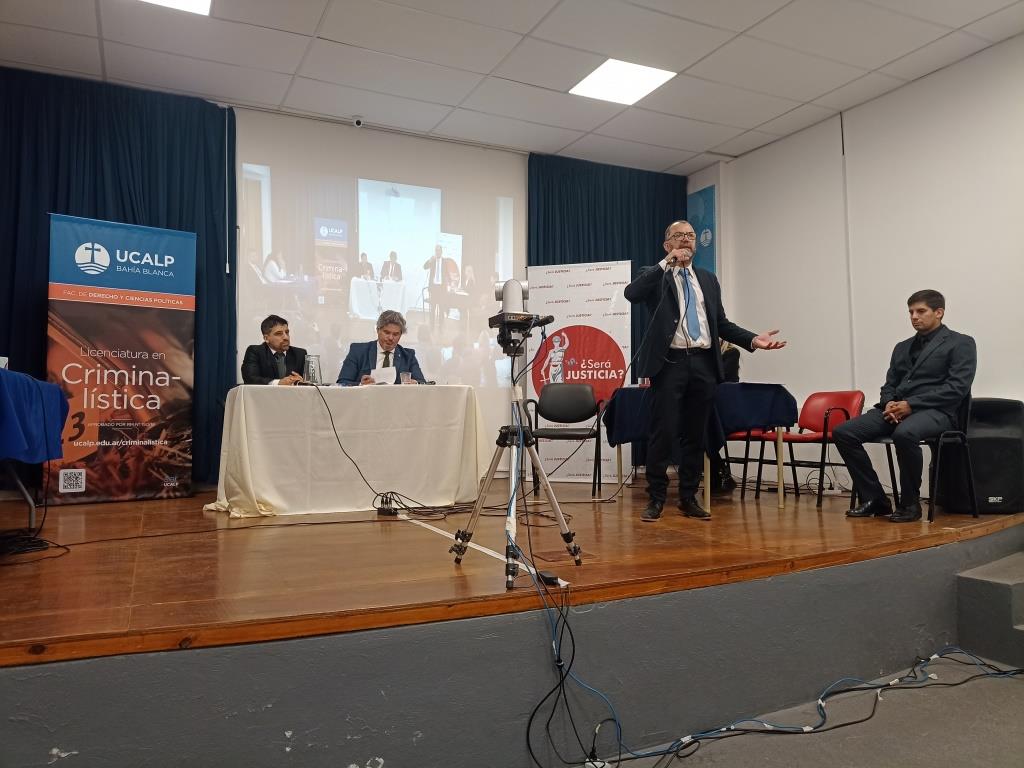 Concurrido simulacro de juicio por jurados en la UCALP Bahía Blanca