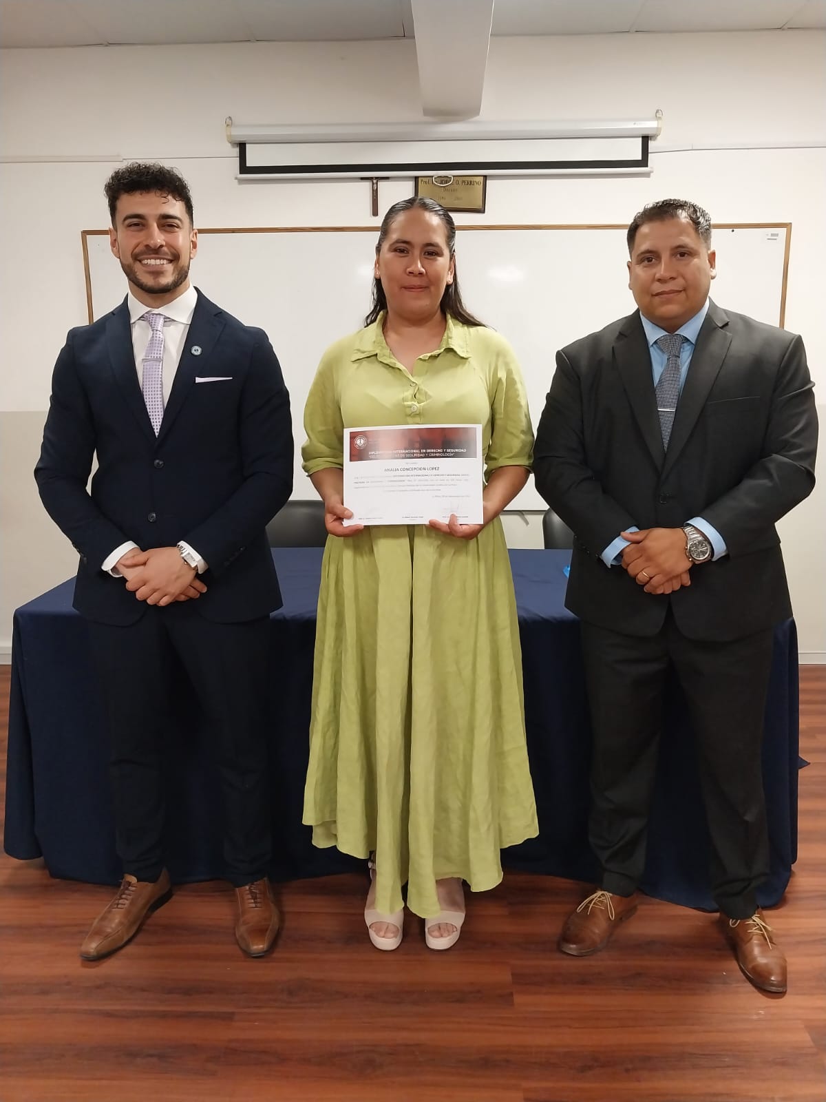 Entregan certificados de Diplomatura Internacional en Derecho y Seguridad