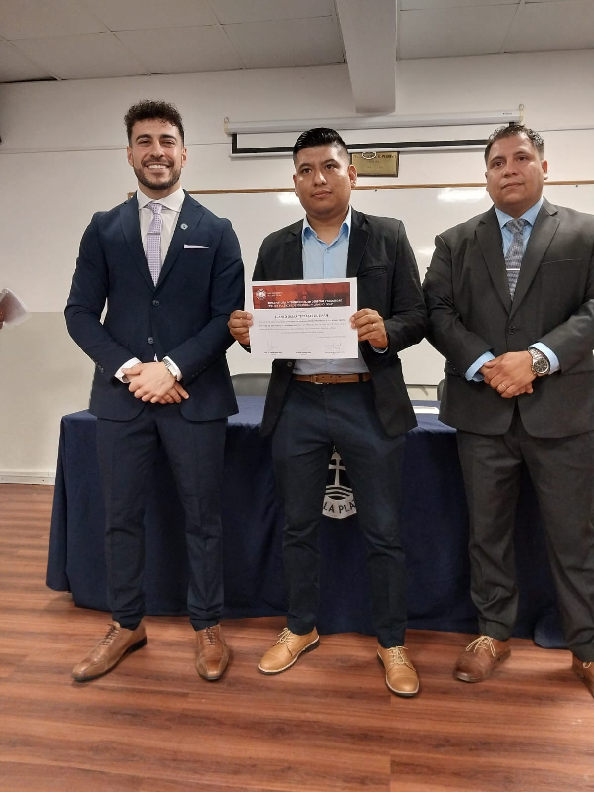 Entregan certificados de Diplomatura Internacional en Derecho y Seguridad