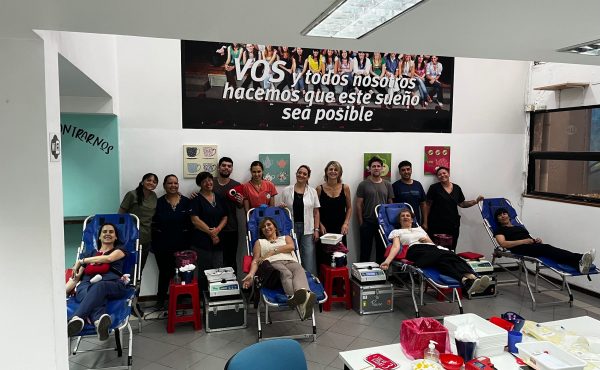 Voluntarios donaron sangre en Odontología