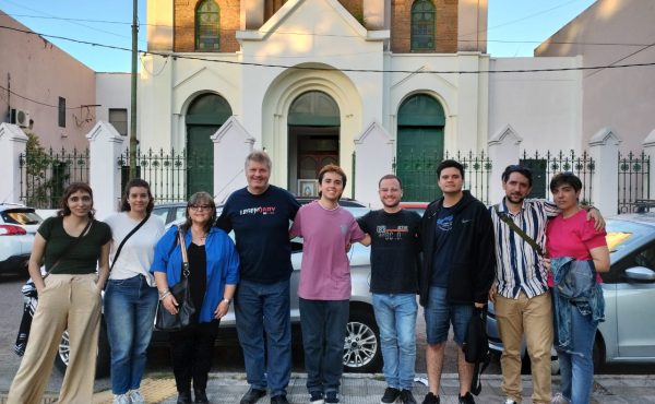 Extensión: colaboran para diseñar el cinerario en la parroquia de Tolosa