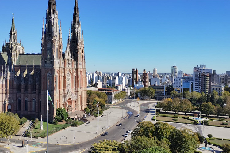 Convocatoria del arzobispo de La Plata para iniciar el Jubileo de la Educación en la Catedral
