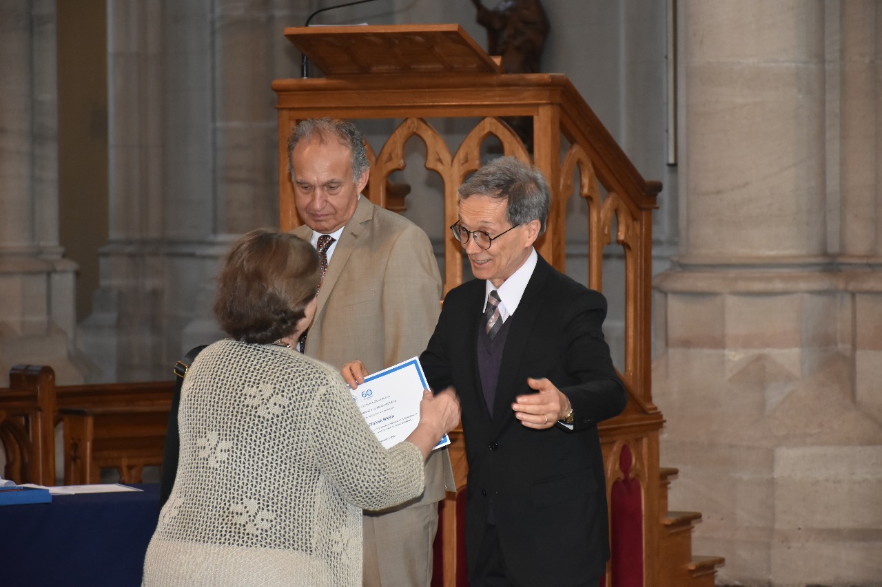 Juramento y entrega de diplomas a egresados de Derecho y Ciencias Políticas en la Catedral