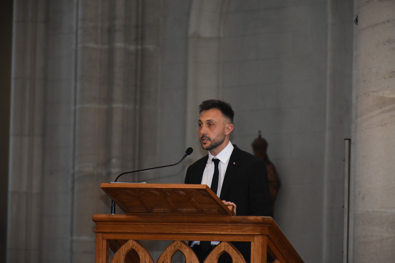 Juramento y entrega de diplomas a egresados de Derecho y Ciencias Políticas en la Catedral