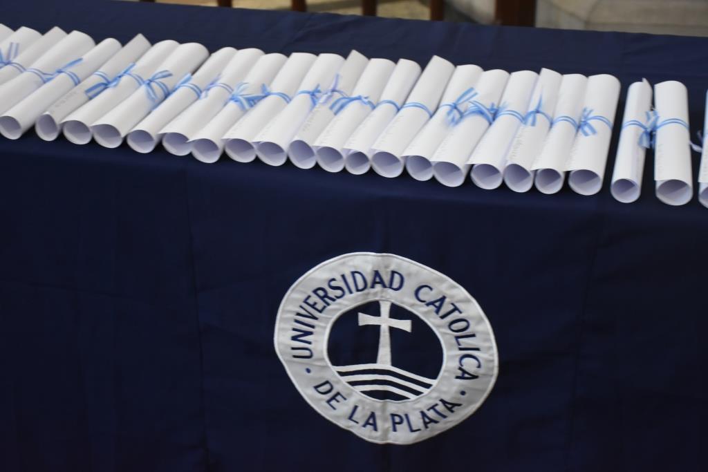 La Facultad de Ciencias de la Salud de la UCALP reconoció a sus graduados 