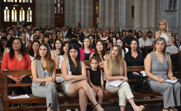 La Facultad de Ciencias de la Salud de la UCALP reconoció a sus graduados