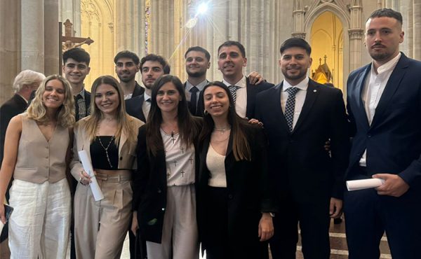 Entrega de diplomas a egresados de Derecho y Ciencias Políticas en la Catedral